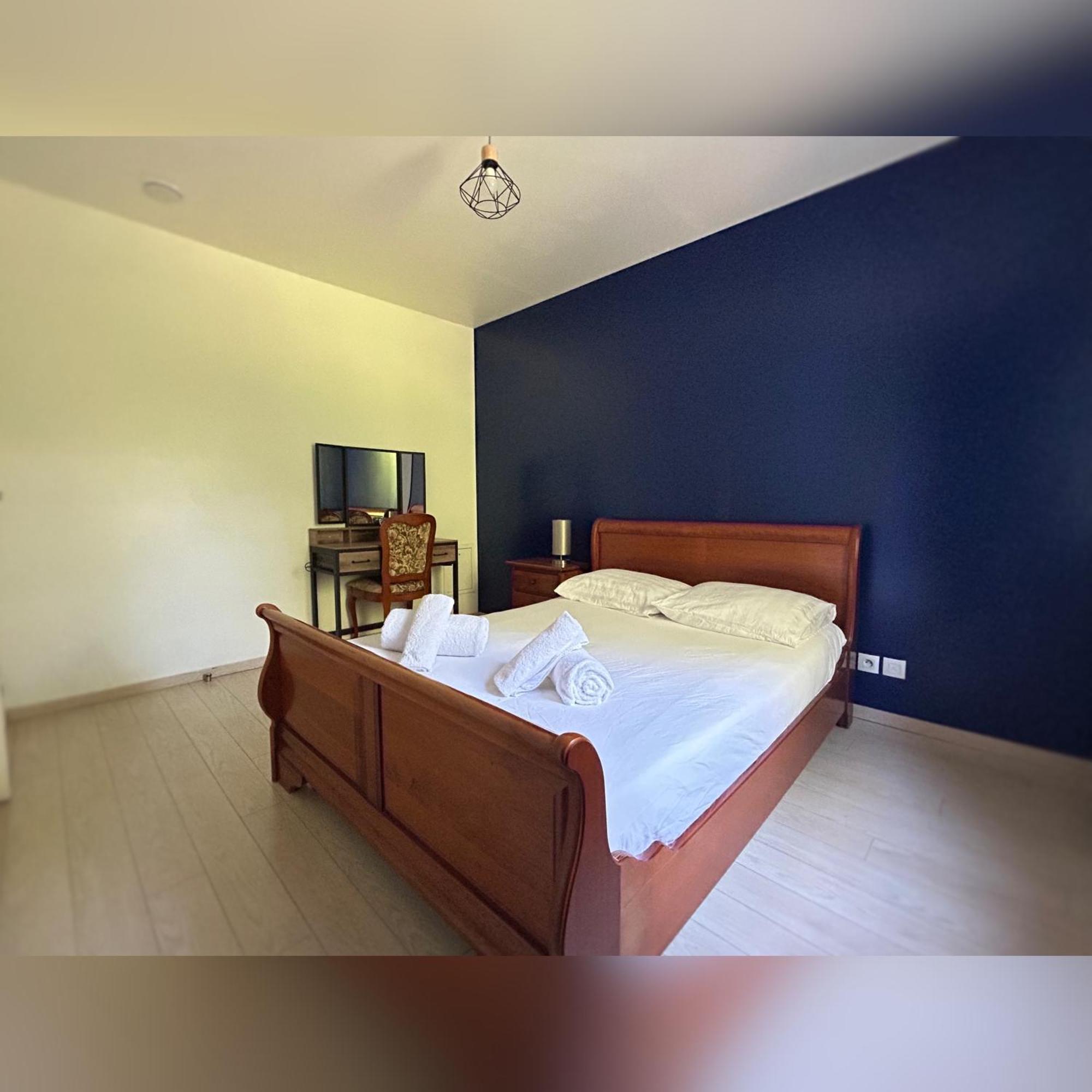 Le Duplex Chessy - 15Min From Disneyland - 2 Private Parkings - Garden - Kingsize & Queensize Bed - Supermarket Behind The House Luaran gambar