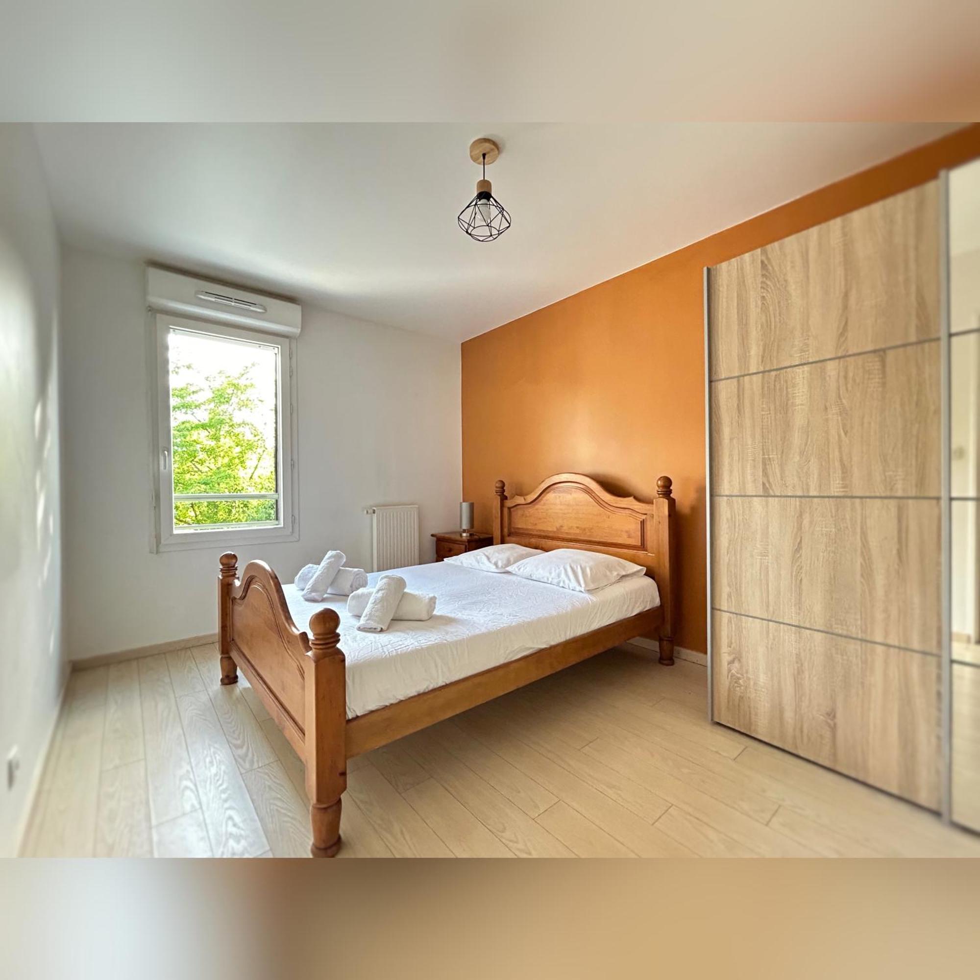 Le Duplex Chessy - 15Min From Disneyland - 2 Private Parkings - Garden - Kingsize & Queensize Bed - Supermarket Behind The House Luaran gambar